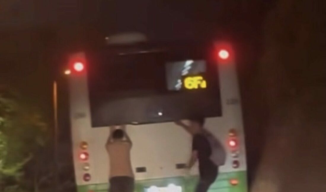 Bursa’da patenli gençlerin tehlikeli yolculuğu kameraya yansıdı. Olay, merkez Osmangazi