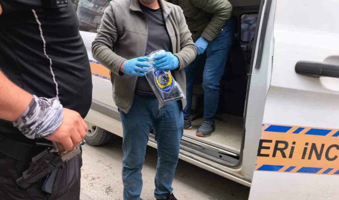 Bursa’nın İnegöl ilçesinde polis ekiplerinden kaçan şüphelinin üzerinden ruhsatsız tabanca