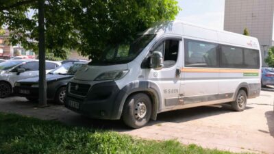 Bursa’nın İnegöl ilçesinde meydana gelen kazada servis minibüsünün çarptığı yaşlı