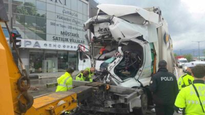 Bursa’nın Orhangazi’de meydana gelen trafik kazasında otomotiv yedek parça yüklü