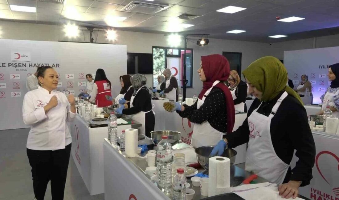 Türk Kızılay, kadınların mesleki becerilerini geliştirmek ve istihdama katılımlarını desteklemek