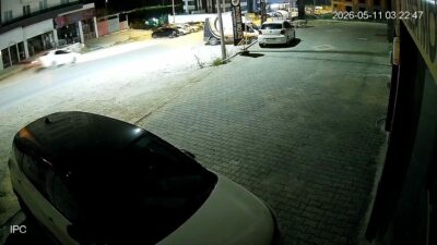 Bursa’da direksiyon başında uyuyakalan sürücü, park halindeki araçlara çarptı. O