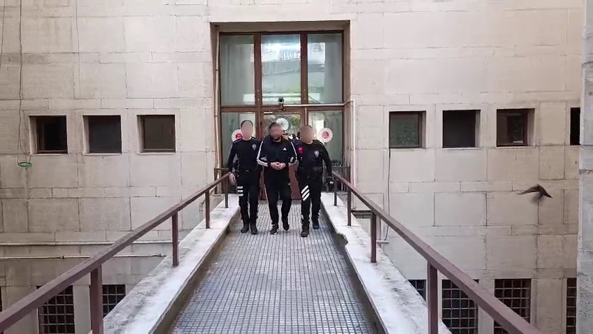 Yaşlı teyzesini evinde darp ederek öldüren şüpheli tutuklandı Bursa’da 23 Mayıs günü gece saatlerinde teyzesini darp ederek öldüren