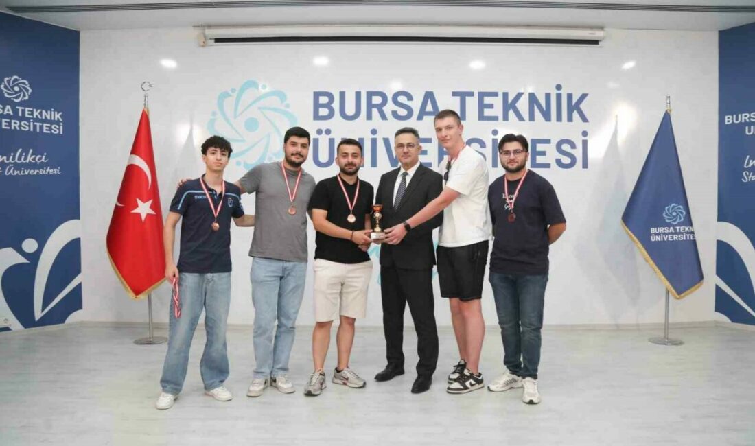 12. Rektörlük ve Gençlik Kupası’nda ödüller sahiplerini buldu Bursa Teknik Üniversitesinde (BTÜ) geleneksel hale gelen “12. Rektörlük ve