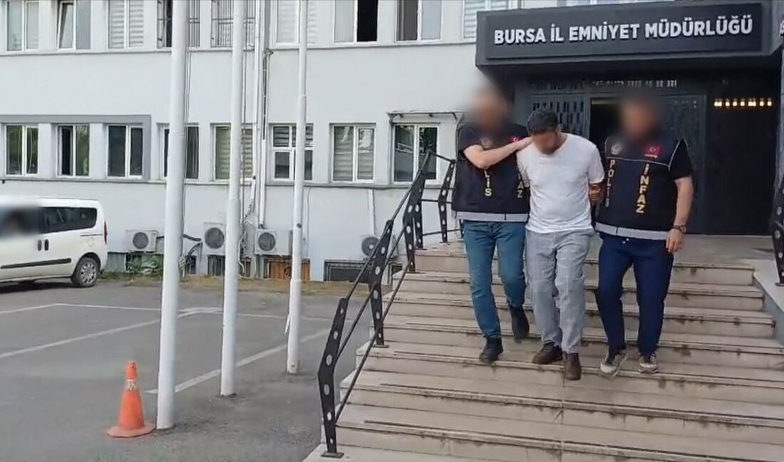 13 yıldır kırmızı bültenle aranan firari hükümlü Bursa’da yakalandı Bursa’da hakkında uyuşturucu ticareti suçundan kesinleşmiş 12 yıl 3 ay