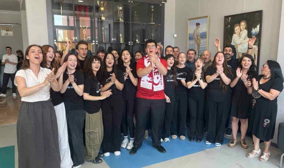 A Milli Takım’ın Dünya Kupası’ndaki marşı Bursalı öğrencilerden çıktı Bursa Zeki Müren Güzel Sanatlar Lisesi öğrencileri, “A Millî Futbol