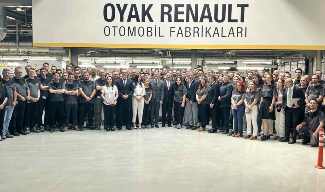 Bakan Kacır: “Türkiye’ye yatırım yapan kazanıyor” Bursa OYAK Renault Fabrikaları’nda üretilen yeni Renault Boreal, banttan indirilme