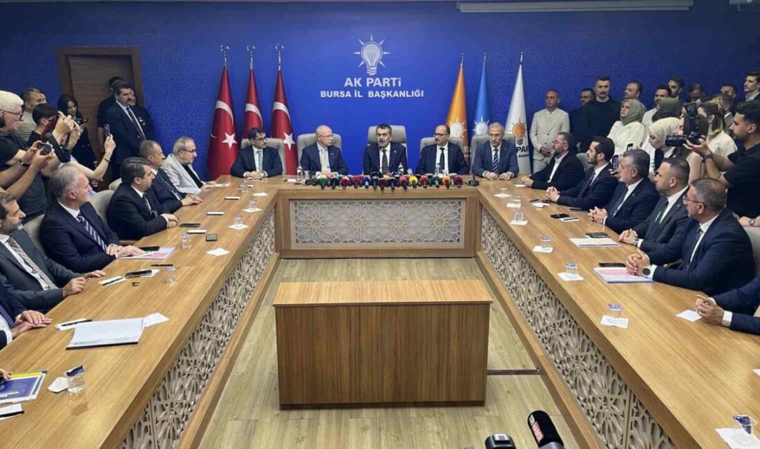 Bakan Tekin: “2002 yılından bugüne, Bursa’da öğretmen ve derslik sayısı 2,5 kat arttı” AK Parti Bursa İl Başkanığı ziyaretinde konuşan Milli Eğitim Bakanı
