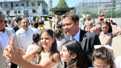 Karne heyecanı yaşayan öğrencilerle bir araya gelen Osmangazi Belediye Başkanı