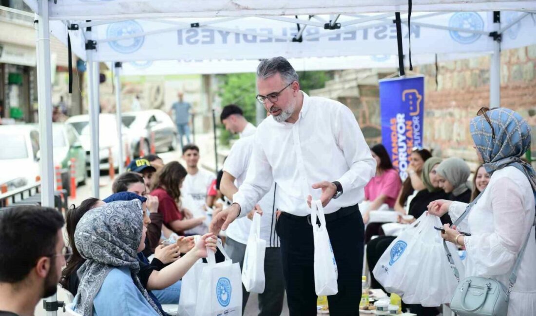 Kestel Belediye Başkanı Ferhat Erol, Kestel Belediyesi Millet Kütüphanesi’nde öğrenciler