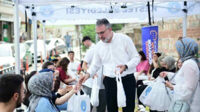 Kestel Belediye Başkanı Ferhat Erol, Kestel Belediyesi Millet Kütüphanesi’nde öğrenciler