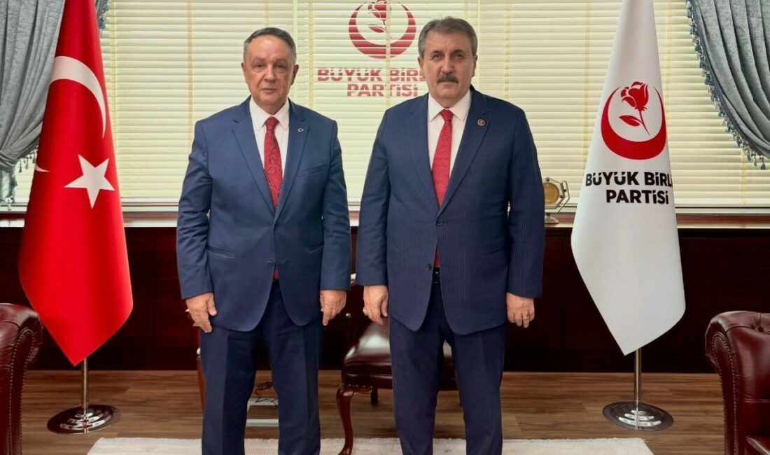 Büyük Birlik Partisi’nin (BBP) 13. Olağan Büyük Kurultayı yoğun katılımla