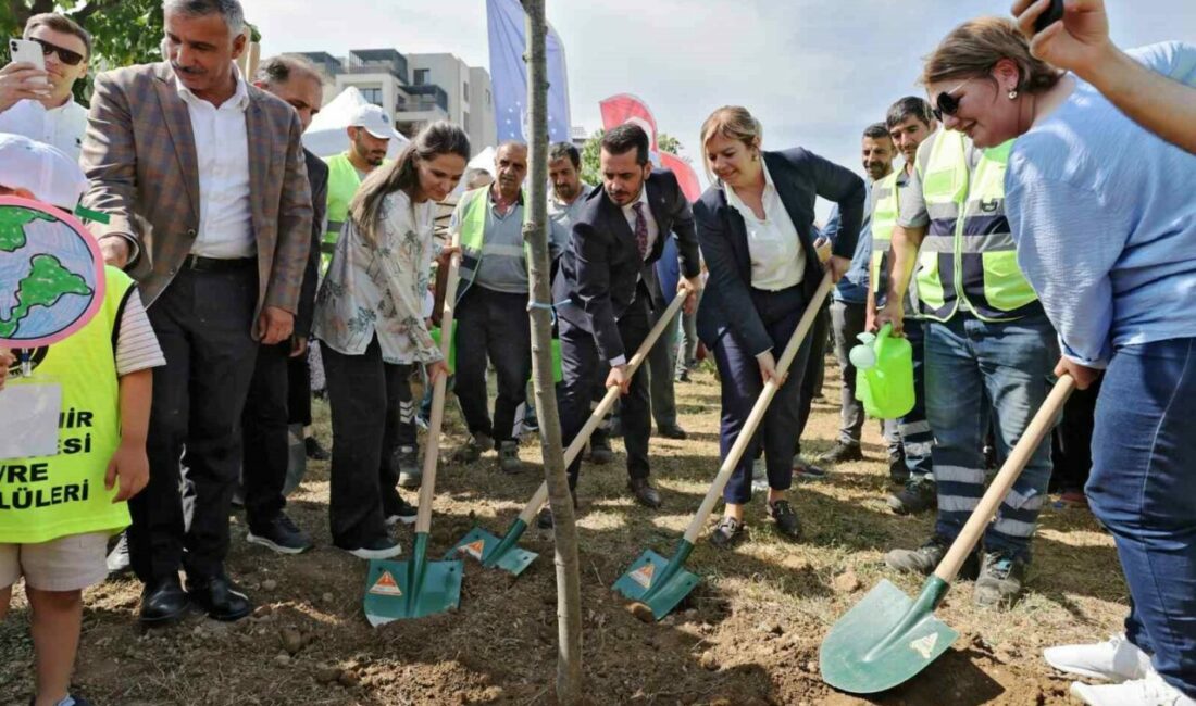 Bursa Büyükşehir’den geleceğe nefes Bursa Büyükşehir Belediyesi, Çevre Haftası kapsamında düzenlediği fidan dikim etkinliğiyle