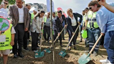 Bursa Büyükşehir Belediyesi, Çevre Haftası kapsamında düzenlediği fidan dikim etkinliğiyle