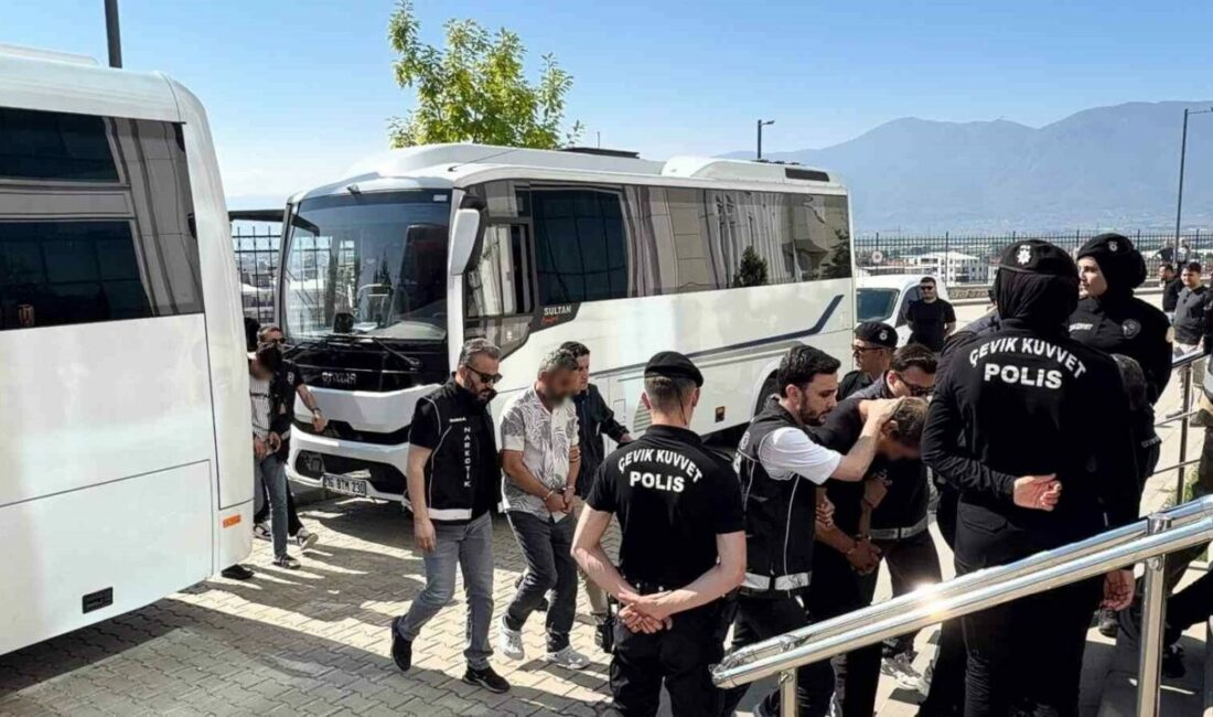 Bursa merkezli 4 ildeki uyuşturucu operasyonunda 40 tutuklama Bursa’nın Orhangazi ilçesi merkezli olarak 4 ilde düzenlenen uyuşturucu operasyonunda