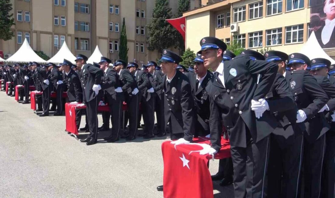 Bursa Polis Meslek Eğitim Merkezi (POMEM) Müdürlüğü’nde eğitimlerini başarıyla tamamlayan