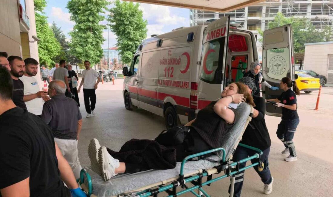Bursa’nın İnegöl ilçesinde otomobil ile özel halk otobüsünün çarpıştığı kazada