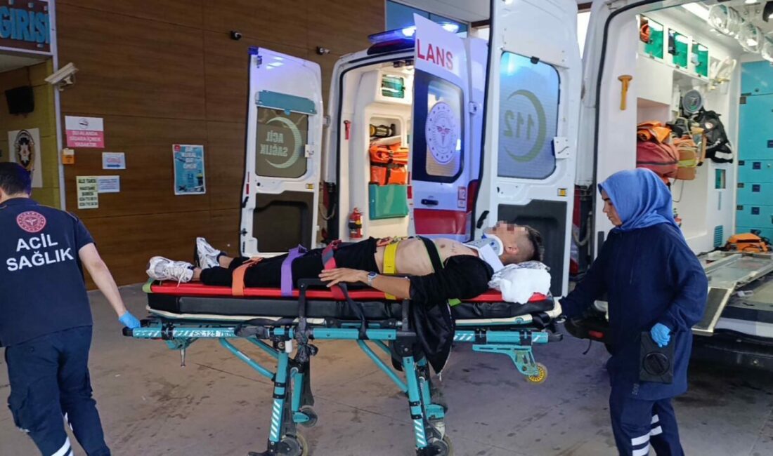 Bursa’nın İnegöl ilçesinde yağmurun etkisiyle kayganlaşan yolda kontrolden çıkan otomobilin
