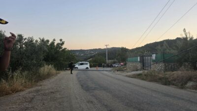 Bursa’da elektrik direğine çarpan otomobilin sürücüsü ağır yaralanırken, kazayı görüp