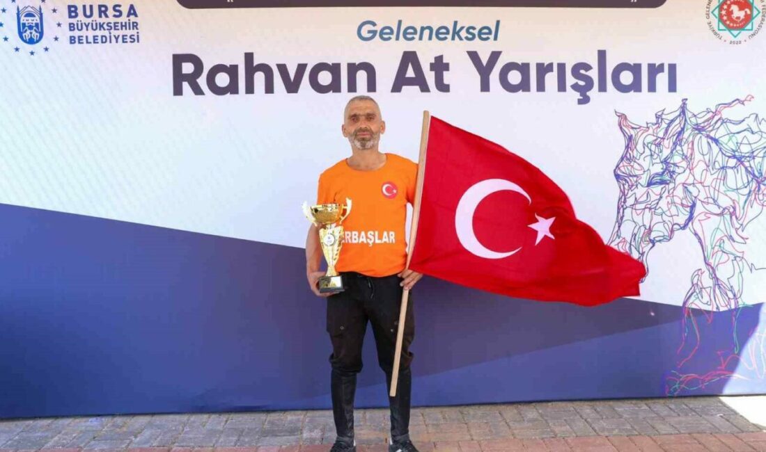 Bursa’da Türkiye’nin farklı bölgelerinden gelen 155 rahvan atı ve sporcuların