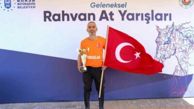 Bursa’da Türkiye’nin farklı bölgelerinden gelen 155 rahvan atı ve sporcuların
