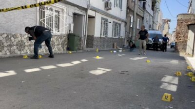 Bursa’nın Osmangazi ilçesinde husumetlisinin sokak ortasında pusuya düşürdüğü şahıs, vücuduna