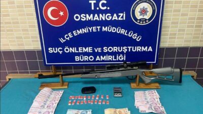 Bursa’da düzenlenen operasyonda uyuşturucu ticareti yaptığı değerlendirilen şüpheliler ile haklarında