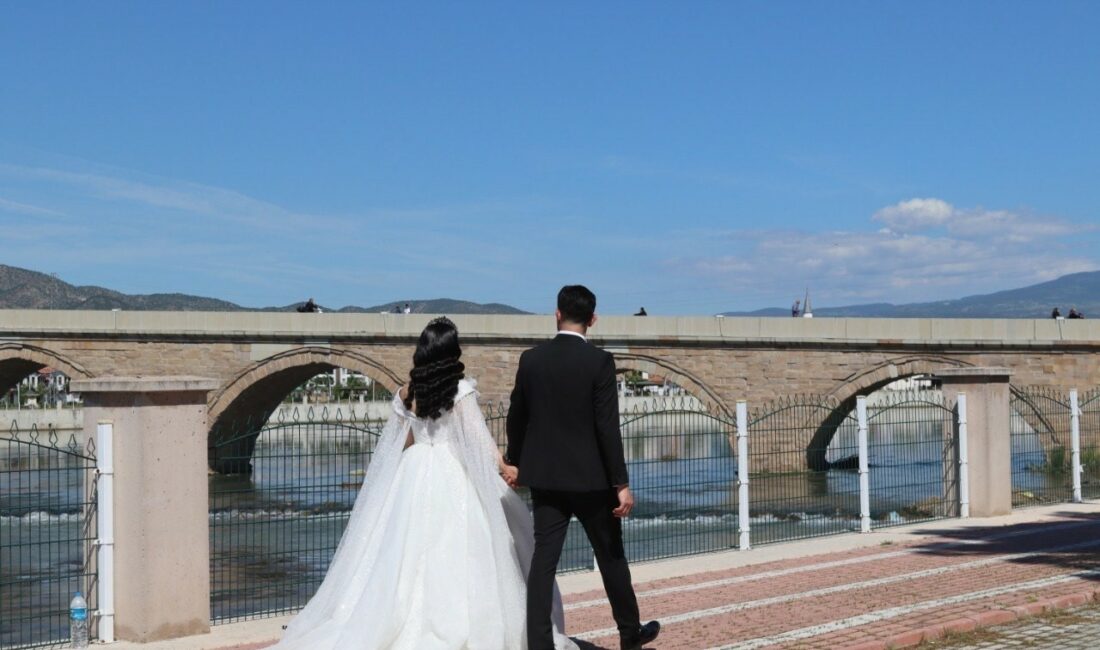 Cimrilik hem boşanma hem de tazminat sebebi Eşine sürekli, ‘banyonun ışığını çok yaktın, sifonu niye çektin, çay