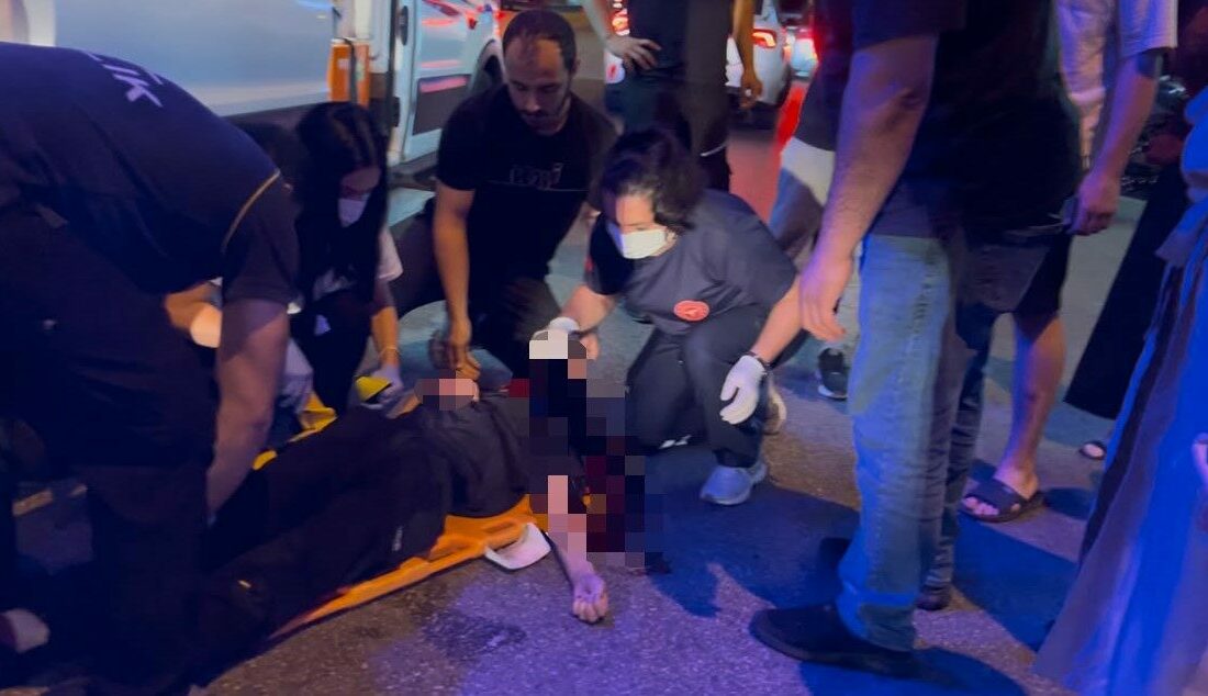 Bursa’da cinayet gibi kaza: 1 ölü, 1 yaralı Bursa’nın Osmangazi ilçesinde kamyonetle iki aracın arasından makas atıp, motosikleti