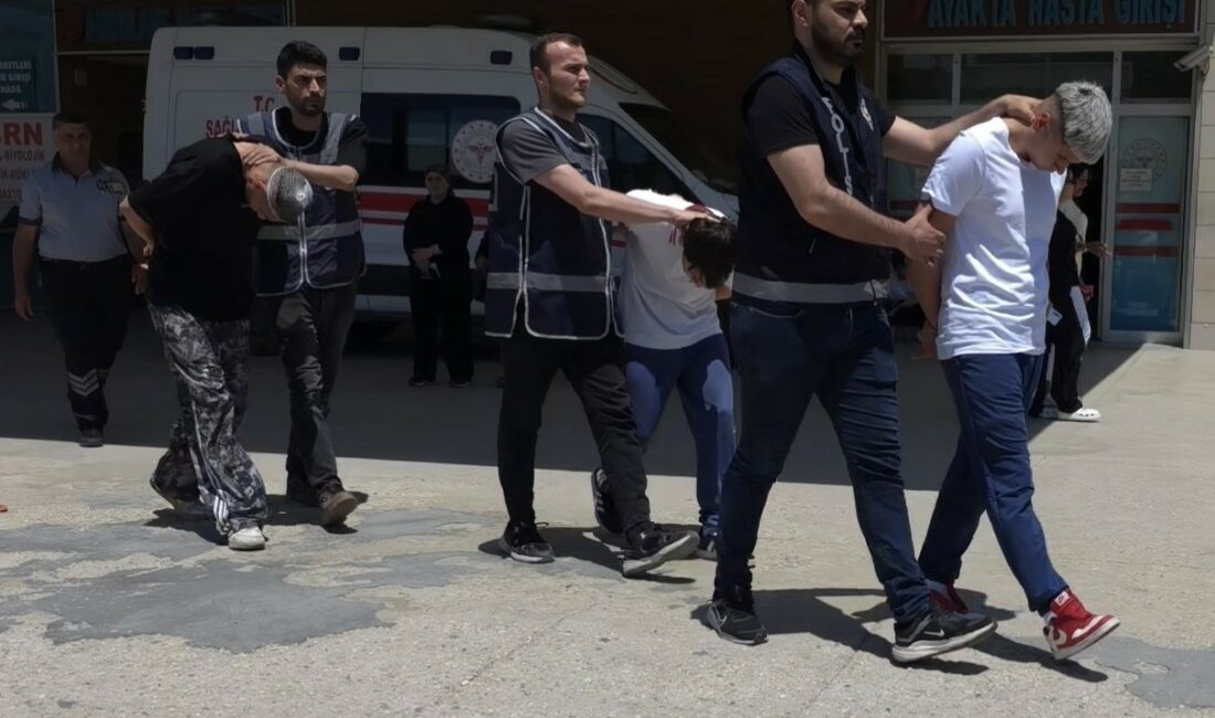 Çocuk parkında dehşeti yaşatanlar adliyeye sevk edildi Bursa’nın İnegöl ilçesinde çocuk parkında bulunan gençlere yönelik gerçekleştirilen ve