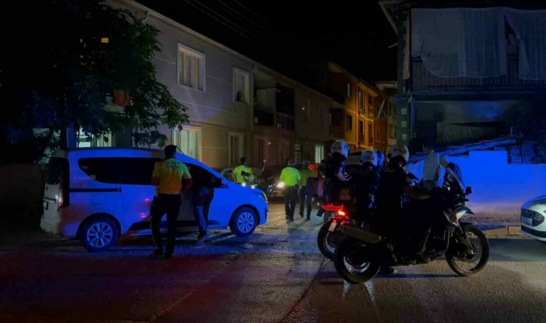 “Dur” ihtarına uymadı, yakalanınca 710 bin lira ceza yedi Bursa’nın İnegöl ilçesinde trafik ekiplerinin “dur” ihtarına uymayan alkollü sürücü,