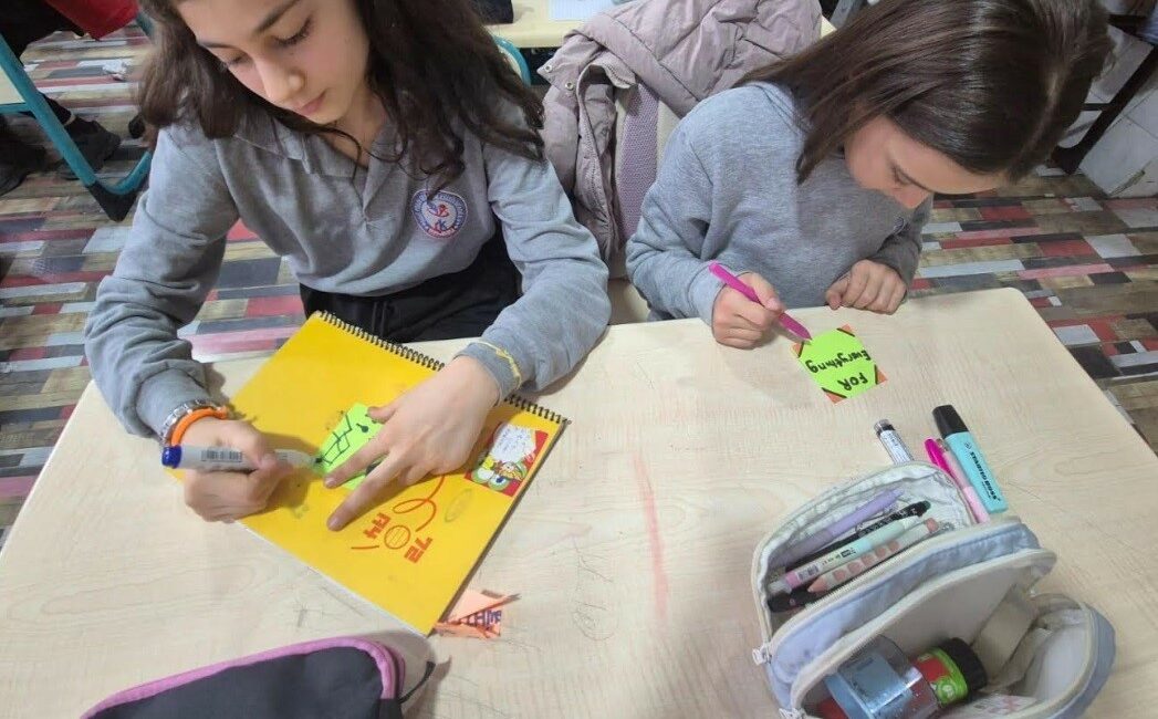 Eğitimde sınırlar kalktı, 7 ülkeden öğrenciler Bursa’dan dünyaya mutluluk köprüsü kurdu Bursa Şehit Piyade Er Rahim Keskin Ortaokulu’nun ortakları arasında yer