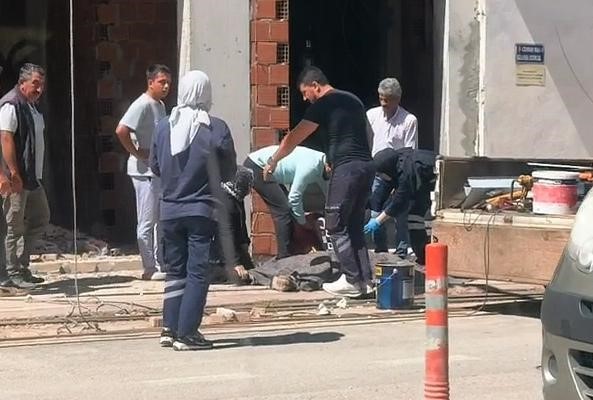 Bursa’da elektrik akımına kapılıp inşaattan düşerek öldü Bursa’nın İnegöl ilçesinde, yapımı devam eden inşaatta elektrik akımına kapılıp