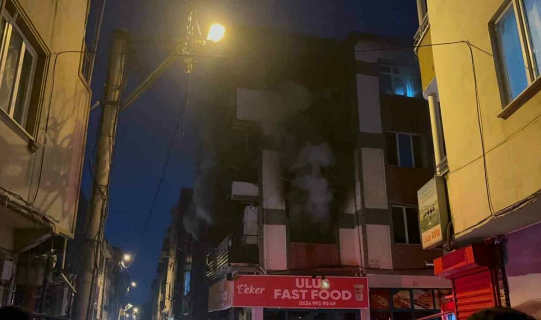 Bursa’da elektrikten çıktığı iddia edilen yangın, sokakta panik oluşturdu. Yangında