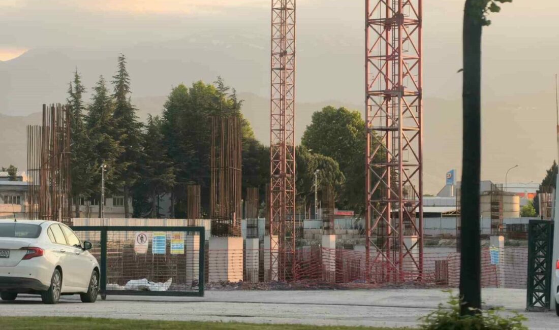 Fabrika inşaatında iş kazası: 1 yaralı Bursa’nın İnegöl ilçesinde yapımı devam eden fabrika inşaatında meydana gelen
