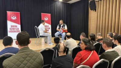 Fatih Sanat Akademisi’nde özel bireylere enstrüman ve tiyatro dersleri veriliyor.