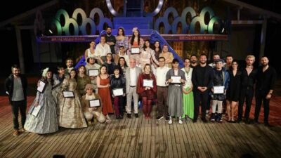 Genç NKT oyuncuları, William Shakespeare’in kaleme aldığı “Bir Yaz Gecesi