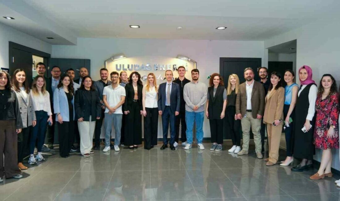 Genç yetenekler iş dünyasına hazırlanıyor Uludağ Enerji tarafından üniversite öğrencilerinin kariyer gelişimlerine katkı sunmak amacıyla