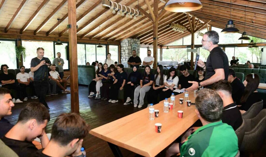 Kestel Belediye Başkanı Ferhat Erol, ilçedeki gençlerle düzenlenen “Gençler Soruyor,