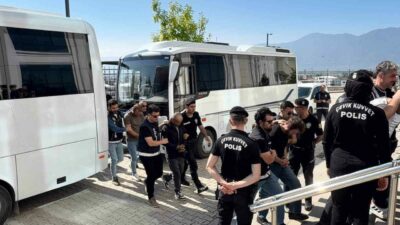 Bursa’nın Orhangazi ilçesinde, torbacılara yönelik düzenlenen hava destekli uyuşturucu operasyonunda