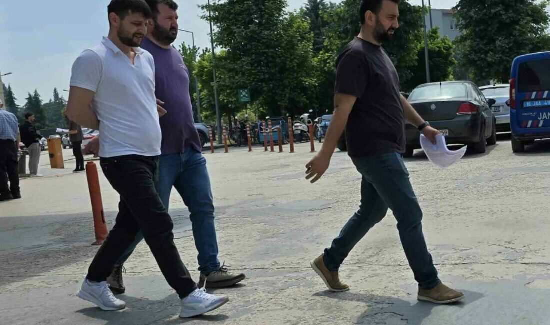 İnegöl’de 10 yıl hapis cezası bulunan şahıs kimlik kontrolünde yakalandı Bursa’nın İnegöl ilçesinde polisin kimlik kontrolü sırasında kaçmaya çalışırken kovalamaca