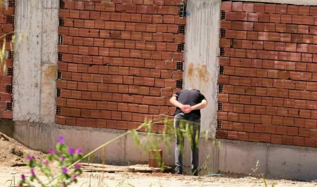 İnegöl’de inşaatta feci ölüm: Oğlunun gözü önünde 4. kattan düştü Bursa’nın İnegöl ilçesinde yapımı devam eden apartman inşaatında meydana gelen