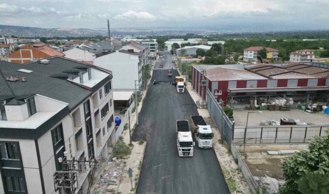 İnegöl’ün üstyapısı yenileniyor Bursa Büyükşehir Belediyesi, şehrin 17 ilçesinde sürdürdüğü altyapı ve üstyapı