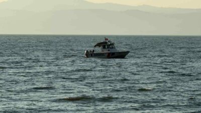 Bursa’da oğlu ile yüzmek için İznik Gölü’ne giren emekli polis