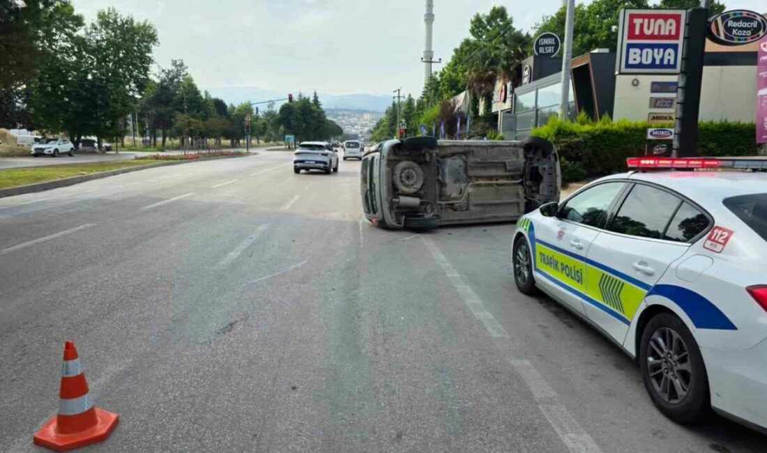Kaldırıma çarpan araç takla attı: 2 yaralı Bursa’da sürücüsünün direksiyon hakimiyetini kaybetmesiyle kaldırıma çarpan araç takla attı.