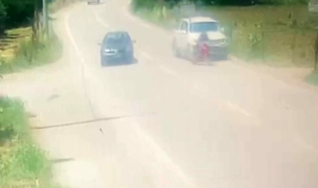 Bursa’nın İnegöl ilçesinde kamyonet ile çarpışan motosikletin sürücüsü ağır yaralandı.