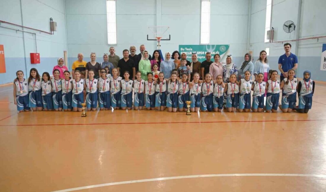 Karacabey Belediyespor’un minik kız basketbol takımları, Bursa genelinde düzenlenen liglerde