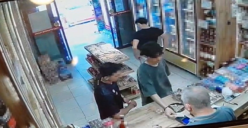 Kartı sahibine ulaşmak yerine, gidip alışveriş yaptılar Bursa’nın Orhangazi ilçesinde bir vatandaşın düşürdüğü kredi kartını bulan 3