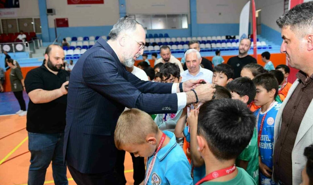 Kestel Belediyesi’nden genç sporculara çifte destek Bursa’da Kestel Belediyesi’nin spora ve gençliğe yönelik destekleri aralıksız sürüyor.