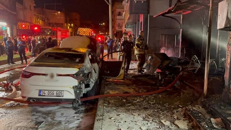 Bursa’da faaliyet gösteren bir mobilya dükkanının deposu, henüz bilinmeyen bir